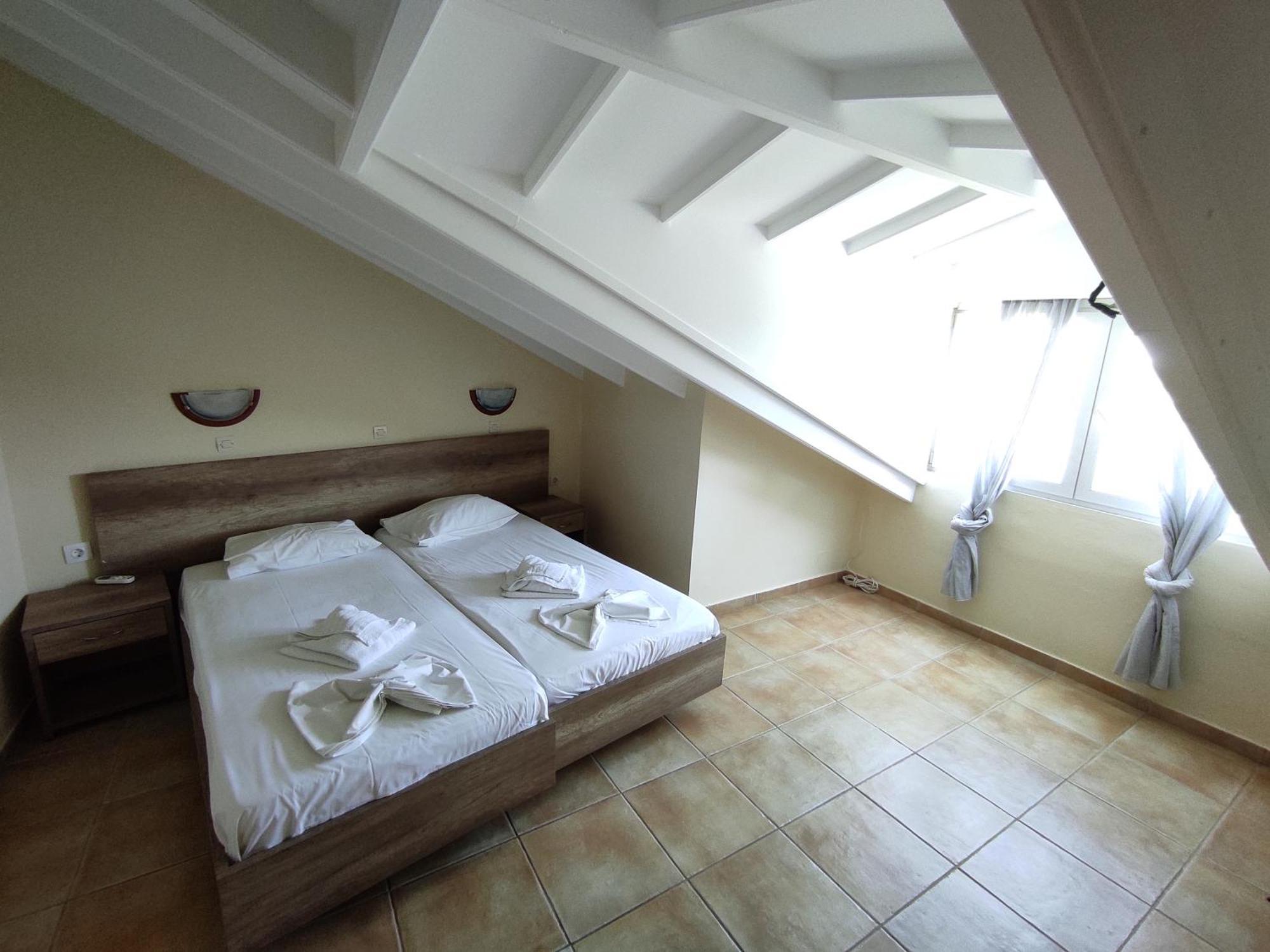 Kavos Plaza Hotel Zewnętrze zdjęcie