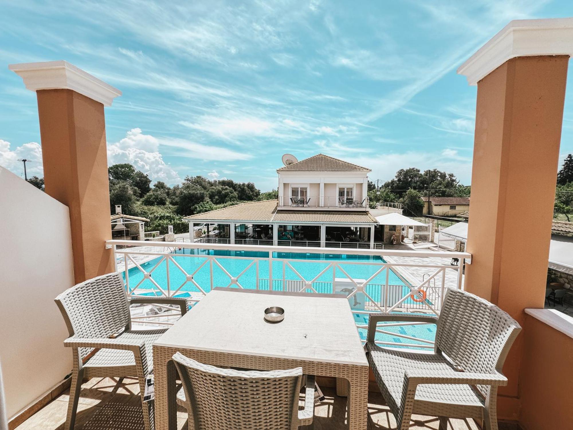 Kavos Plaza Hotel Zewnętrze zdjęcie